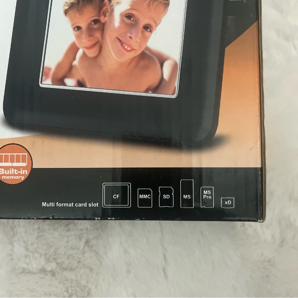 PF-A722BM Digital Photo Frame 7" frame MP3 Music Holds 45 JPEG Pictures - Picture 2 of 6